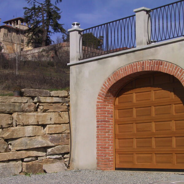 sezionale legno massello cassettato ad arco